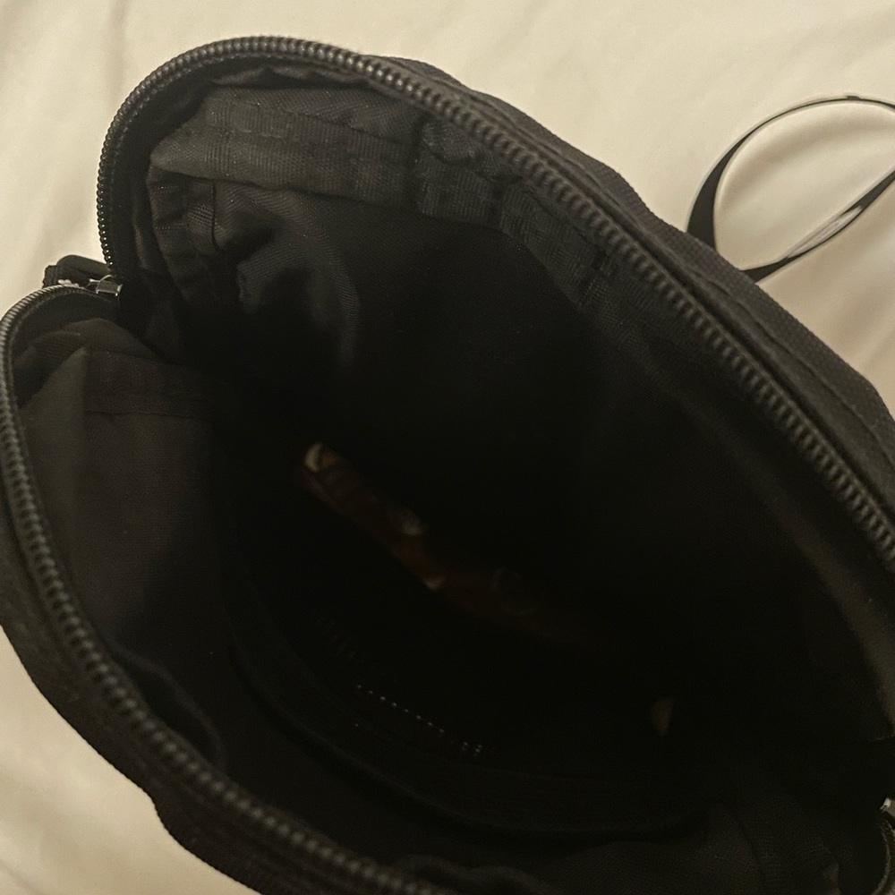Supreme cross bag - Picture 3 of 3